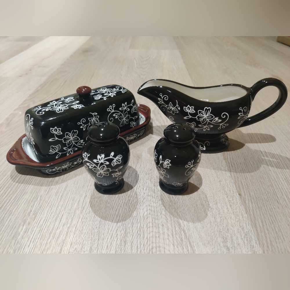 Temptations Dinner Table Set